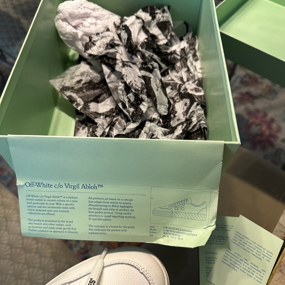 *SOLD* NEW Authentic Off-White Low Vulcanized Leather Sneakers - Picture 9 of 9